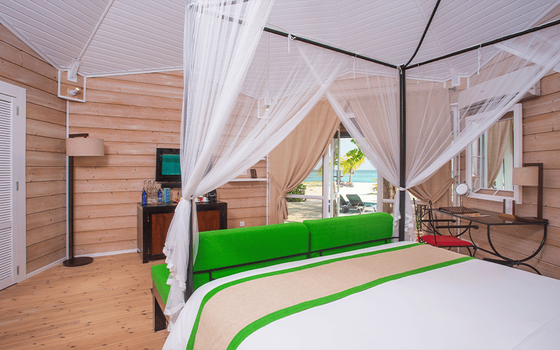 kuredujacuzzibeachvillainterior2 compressed