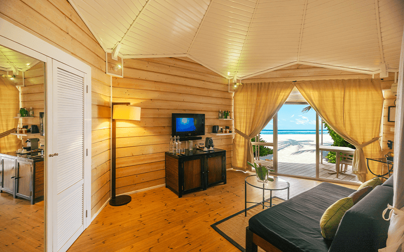 kuredu o jacuzzi beach villa 01jpg edited compressed