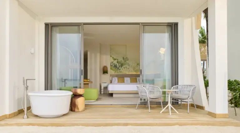 03 cmlm mirage beachfront room 08.jpg (1)