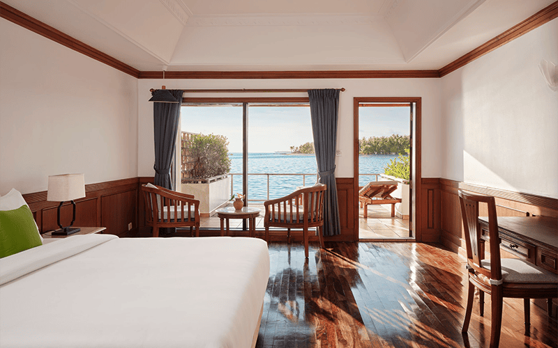 villa park sunset water villa bed large v2