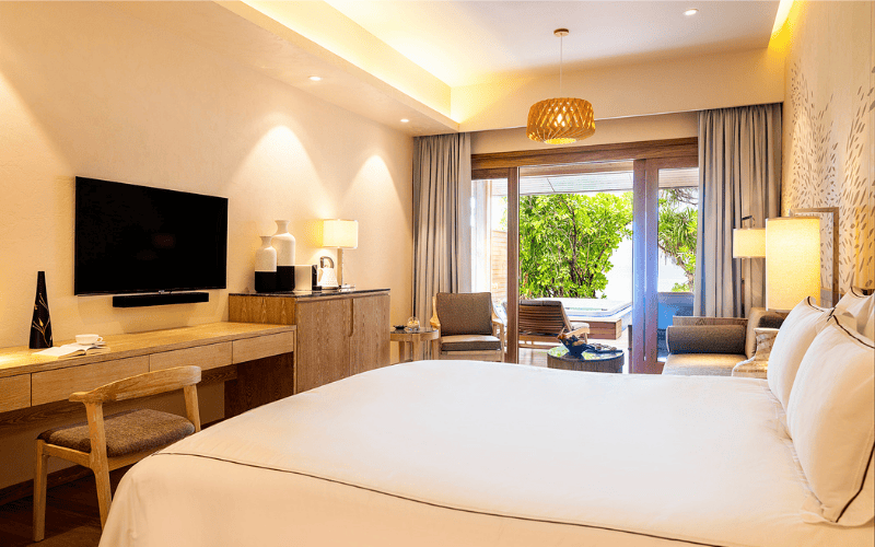 beach suite w jacuzzi (4) compressed