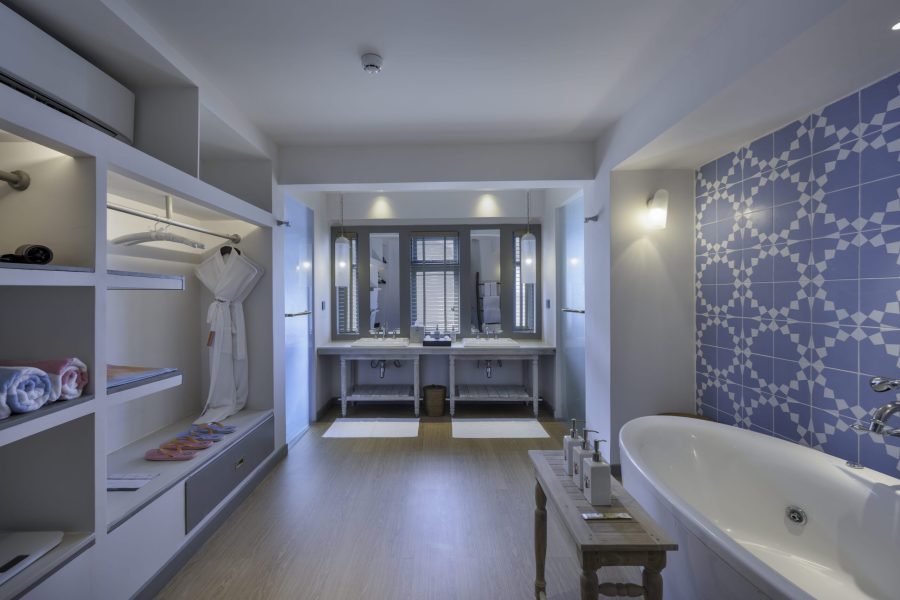 Duplex Lagoon Pool Villa ccm duplex lagoon pool villa bathroom v2