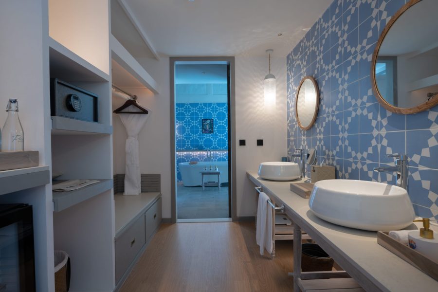 lagoon pool villa vanity view v2