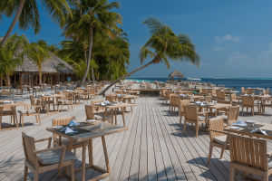 vilamendhoofunamarestaurantdeck v2